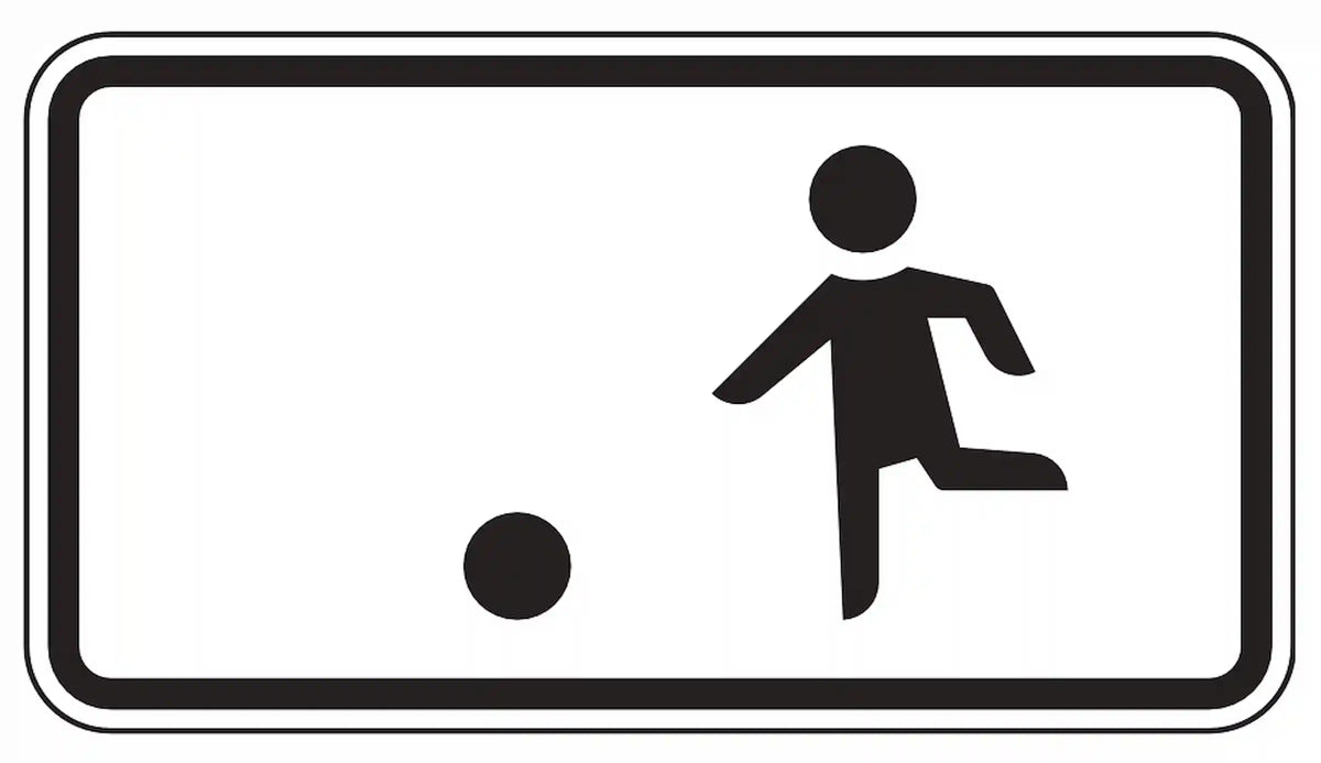Zusatzzeichen: Spielen auf Fahrbahn erlaubt.