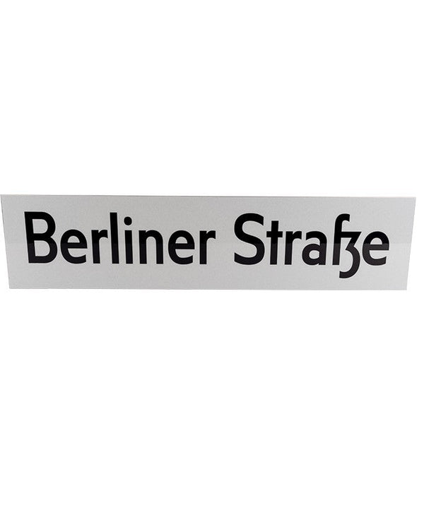 Verkehrszeichen "Straßennamensschild" (Berliner Schrift) - VZ 437