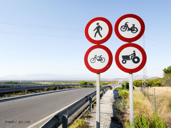 Kombinationen von Verkehrszeichen – Gebote und Verbote
