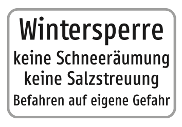 Hinweisschild Wintersperre – keine Schneeräumung, keine Salzstreuung, Befahren auf eigene Gefahr