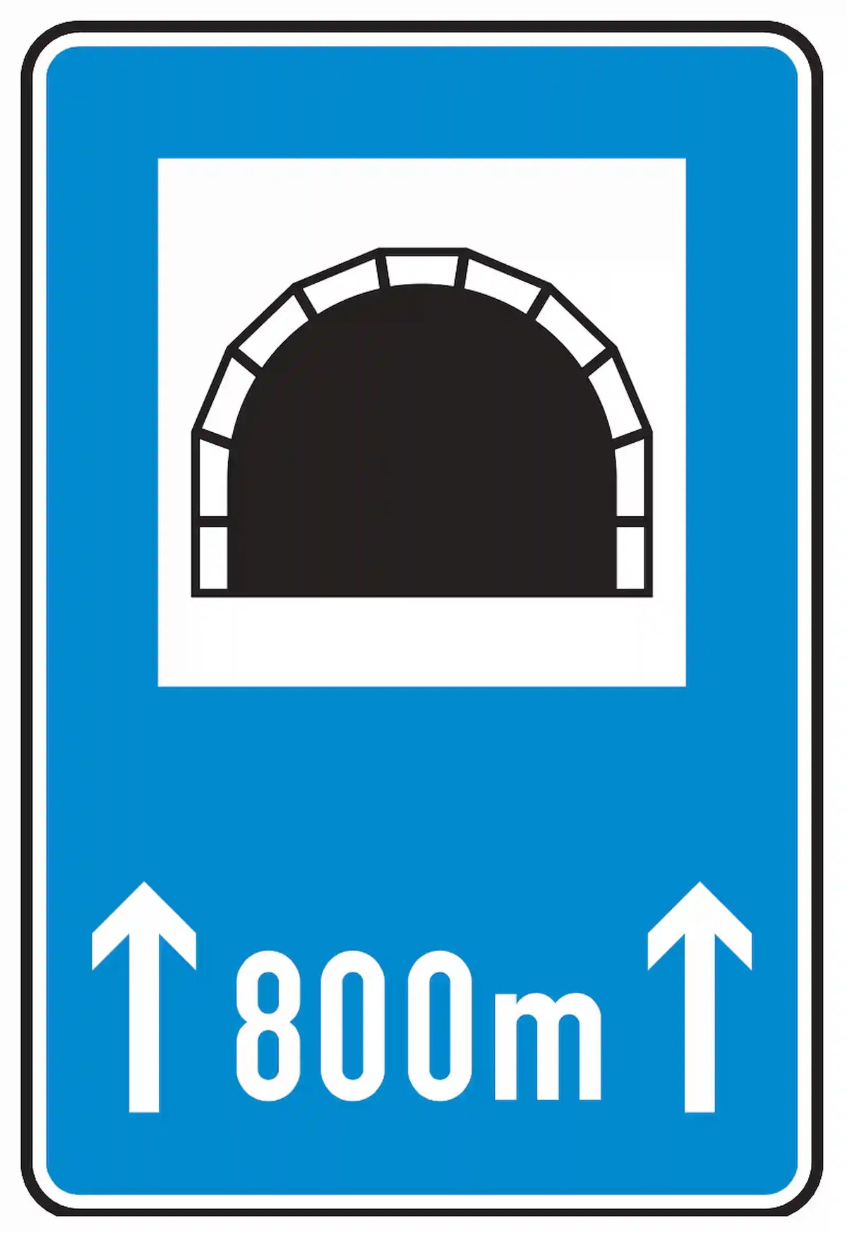 Verkehrszeichen 327-50: Tunneldurchfahrt mit Längenangabe, Abblendlicht Pflicht.